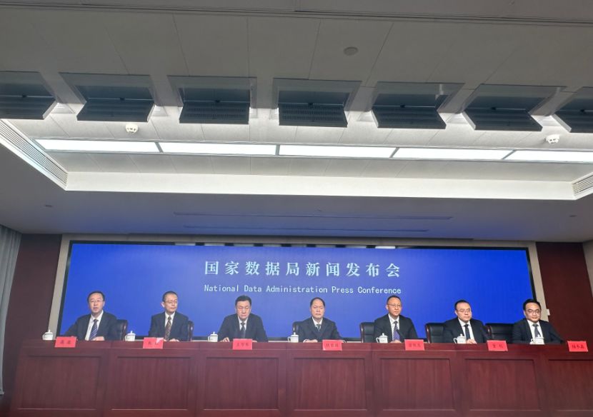 浙江经济和信息化厅答每经问:数据要素为燃料、人工智能为引擎、产业场景为落点 构建“数据—技术—应用”全链条闭环