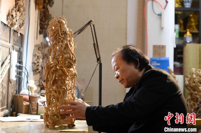 (寻味中华|非遗)潮州木雕:伴潮水而生,随潮商出海,(寻味中华|非遗)潮州木雕:伴潮水而生,随潮商出海