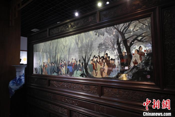 （寻味中华｜非遗）玩偶穿上了夏布绣，古拙技艺对话时尚潮流,（寻味中华｜非遗）玩偶穿上了夏布绣，古拙技艺对话时尚潮流