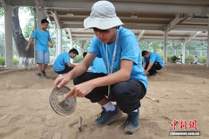 华裔青少年变身“小考古学家” 在体验中穿越“秦汉唐”,华裔青少年变身“小考古学家” 在体验中穿越“秦汉唐”